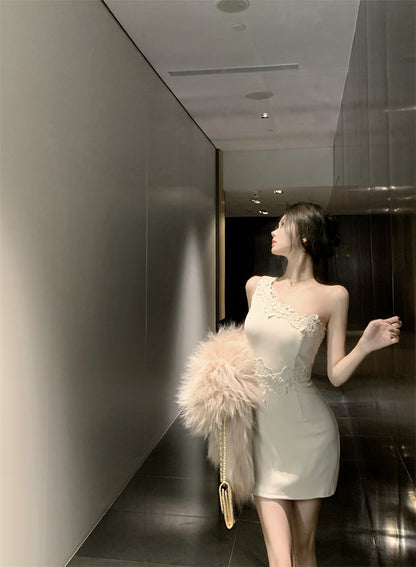 Classical White One-Shoulder Mini Dress Vintage Lace Applique Panel Detailing Bodycon Short Dress AP2016