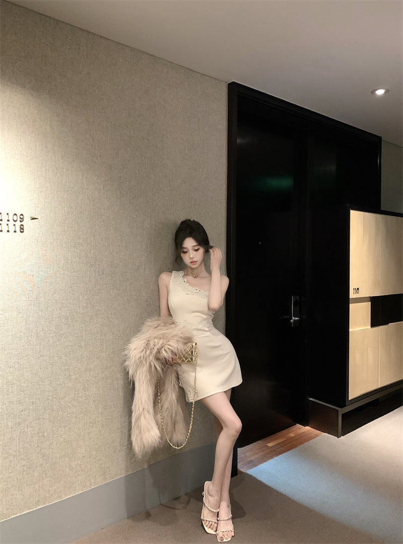 Classical White One-Shoulder Mini Dress Vintage Lace Applique Panel Detailing Bodycon Short Dress AP2016