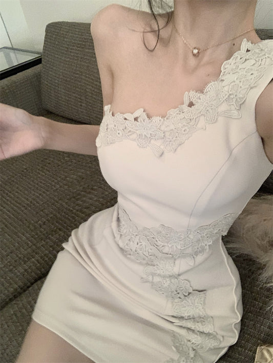 Classical White One-Shoulder Mini Dress Vintage Lace Applique Panel Detailing Bodycon Short Dress AP2016