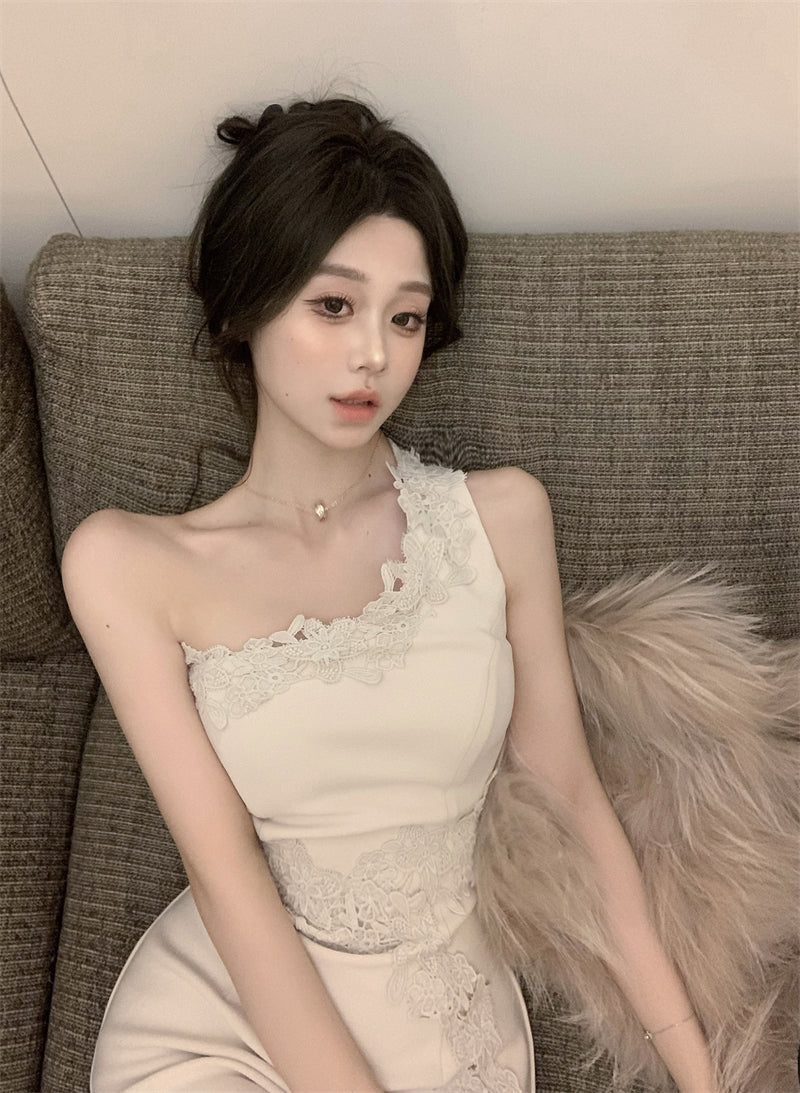 Classical White One-Shoulder Mini Dress Vintage Lace Applique Panel Detailing Bodycon Short Dress AP2016