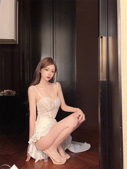 Charming Asymmetric Hem White Spaghetti Strap High Slit Maxi Dress Novelty Lace Bodice Dramatic Ruffled Long Dress AP2070