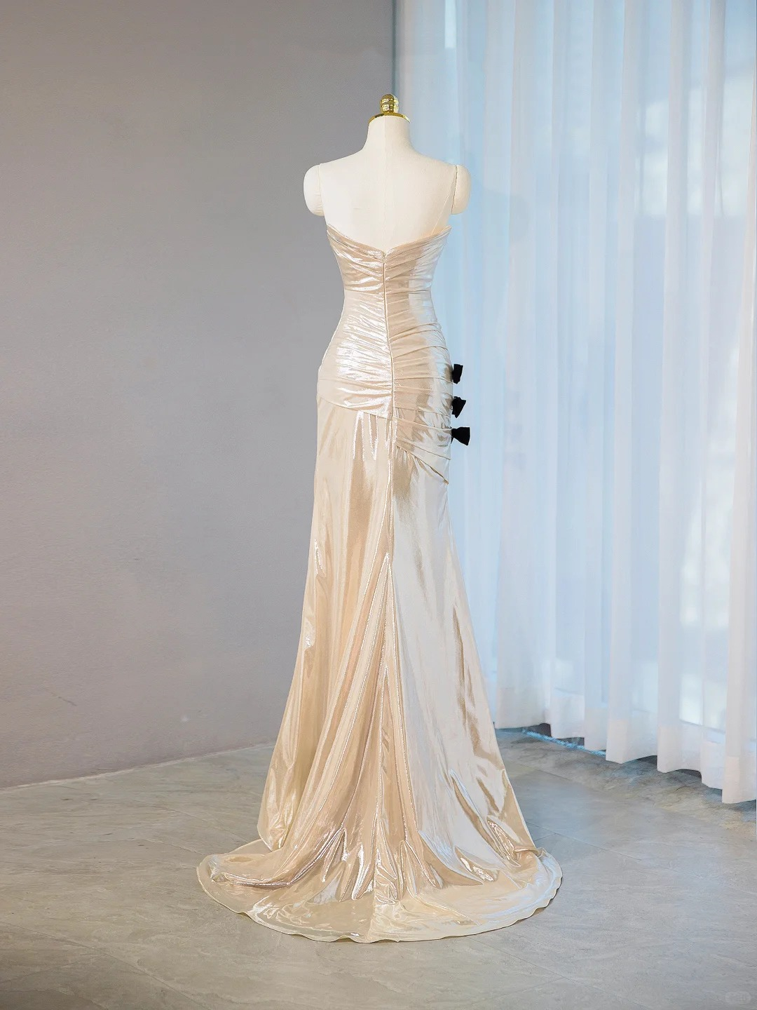 Charming Champagne Sheen Mermaid Ruched Bodice Maxi Dress Elegant Black Bow Details Formal Occasions Prom Dress AP2097