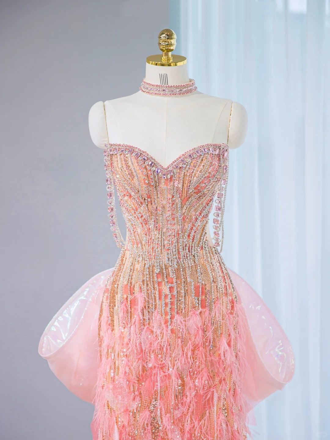 French Style Crystal Beaded Strapless Cutout Waist Maxi Dress Luxurious Peach Pink Feather Trimmed Prom Dress AP2101