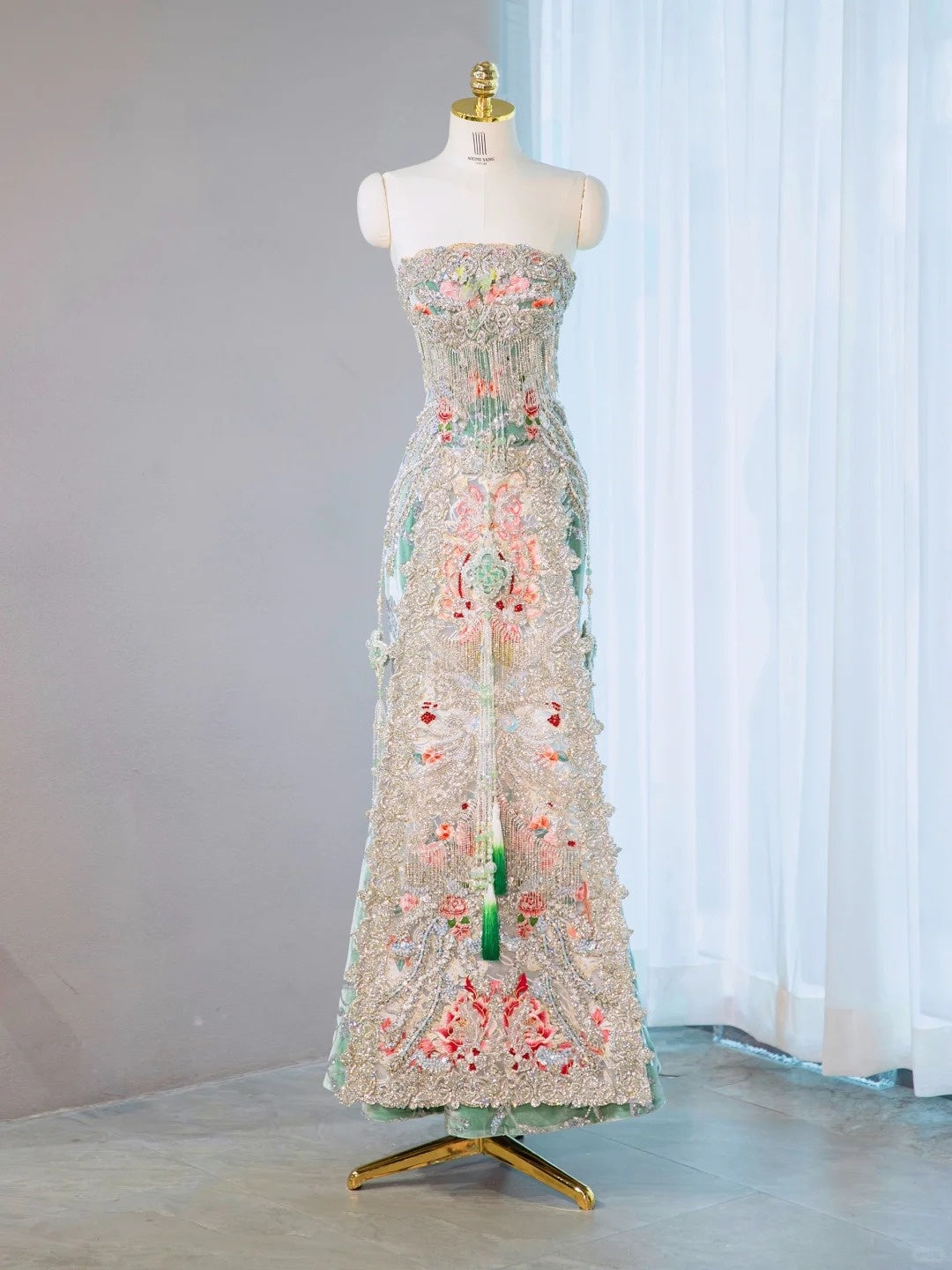 Luxurious Floral Embroidery Beaded Tassels Maxi Dress With Extravagant Train Vintage Strapless Prom Dress AP2102