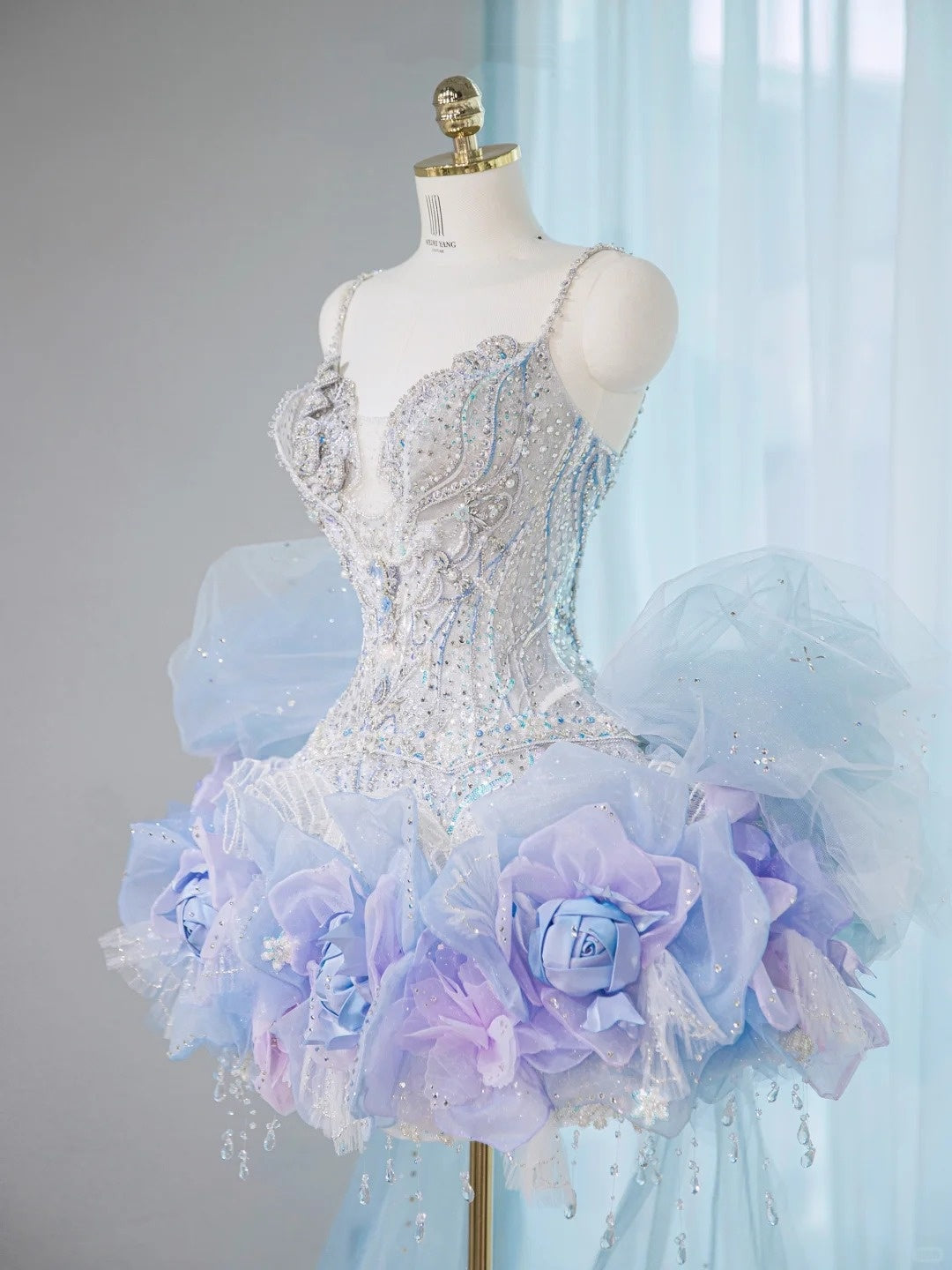 Dreamy Handcrafted Flowers Blue Tulle Trimmed Mini Dress Romantic Spaghetti Strap Crystal Tassel Beading Homecoming Dress AP2104