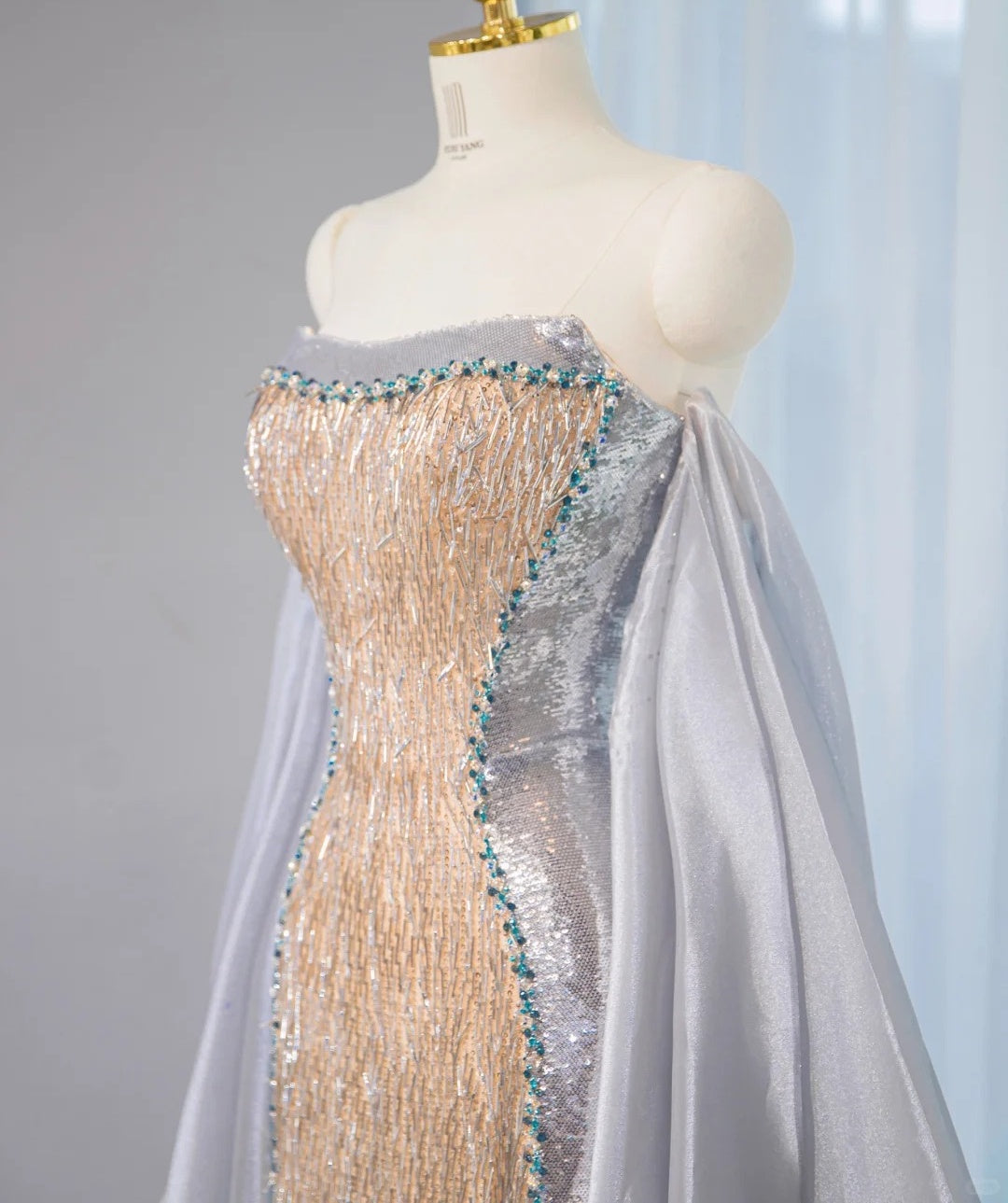 Glamorous Strapless Gold Beaded Mermaid Maxi Dress Classical Fringe Hem Silver Long Sleeve Splicing Flowing Train Prom Dress AP2105