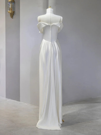 Luxurious Ivory Off-Shoulder Bridal Dress Minimalist Ruffled Neckline Draped Detailing Wedding Dress AP2115