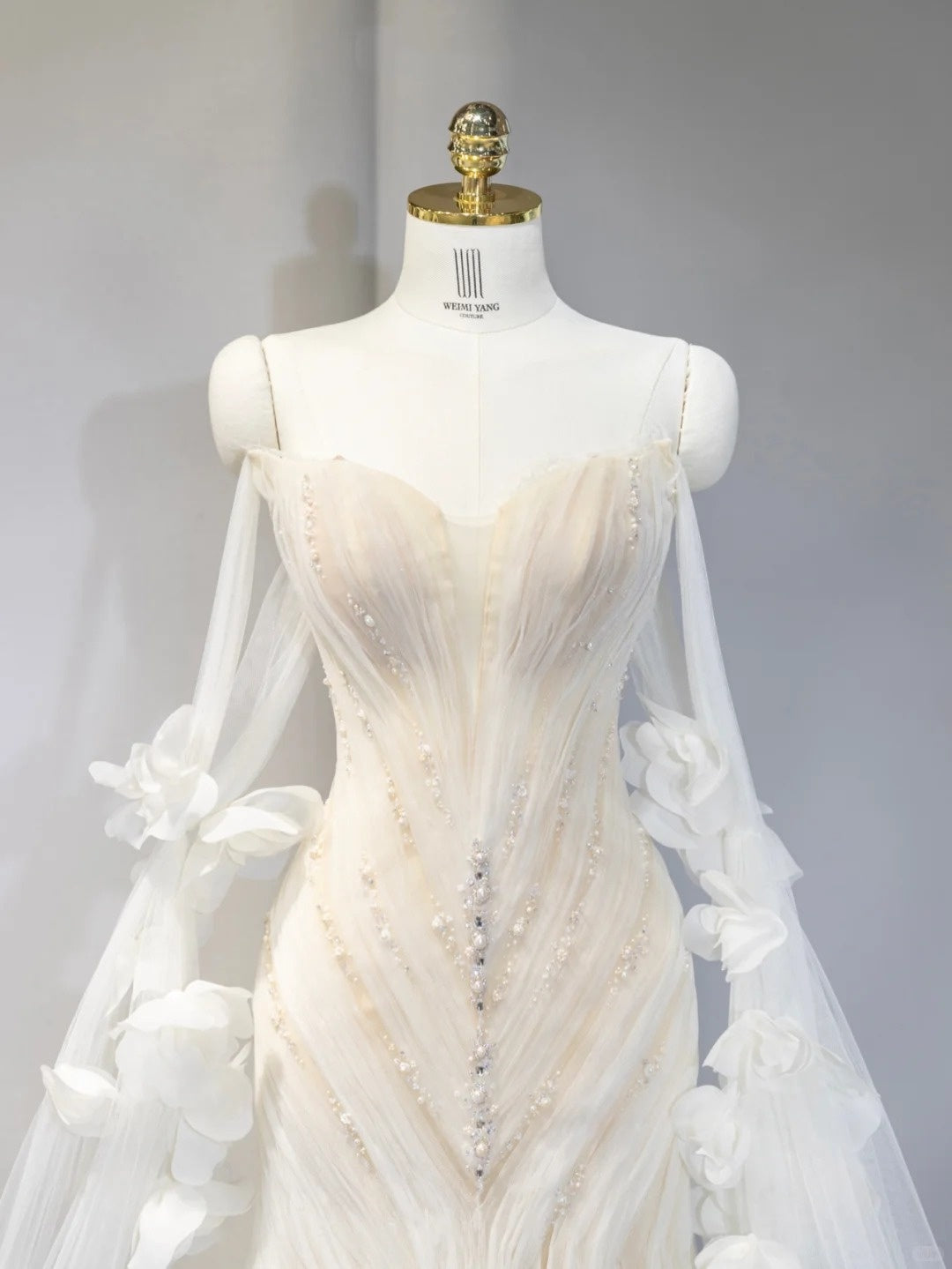 Artistic Ivory Cascade Tulle Mermaid Bridal Dress Charming Pearl Beading Off-Shoulder 3D Floral Accent Wedding Dress AP2116