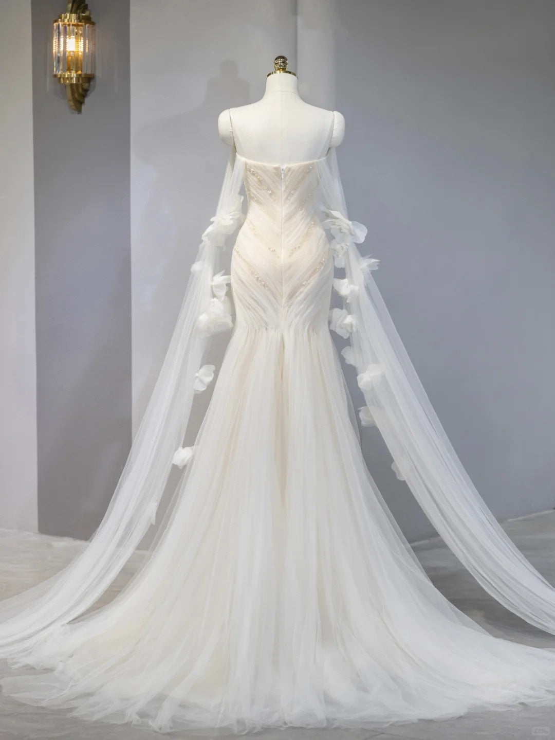 Artistic Ivory Cascade Tulle Mermaid Bridal Dress Charming Pearl Beading Off-Shoulder 3D Floral Accent Wedding Dress AP2116