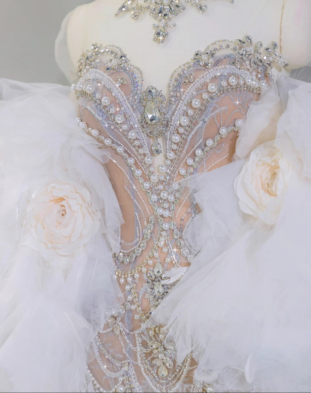 New Tendency Sweetheart Neck Crystal Accent Mermaid Hem Engagement Dress Chic Tulle Cape 3D Flowers Trim Beading Strapless Wedding Dress AP2119