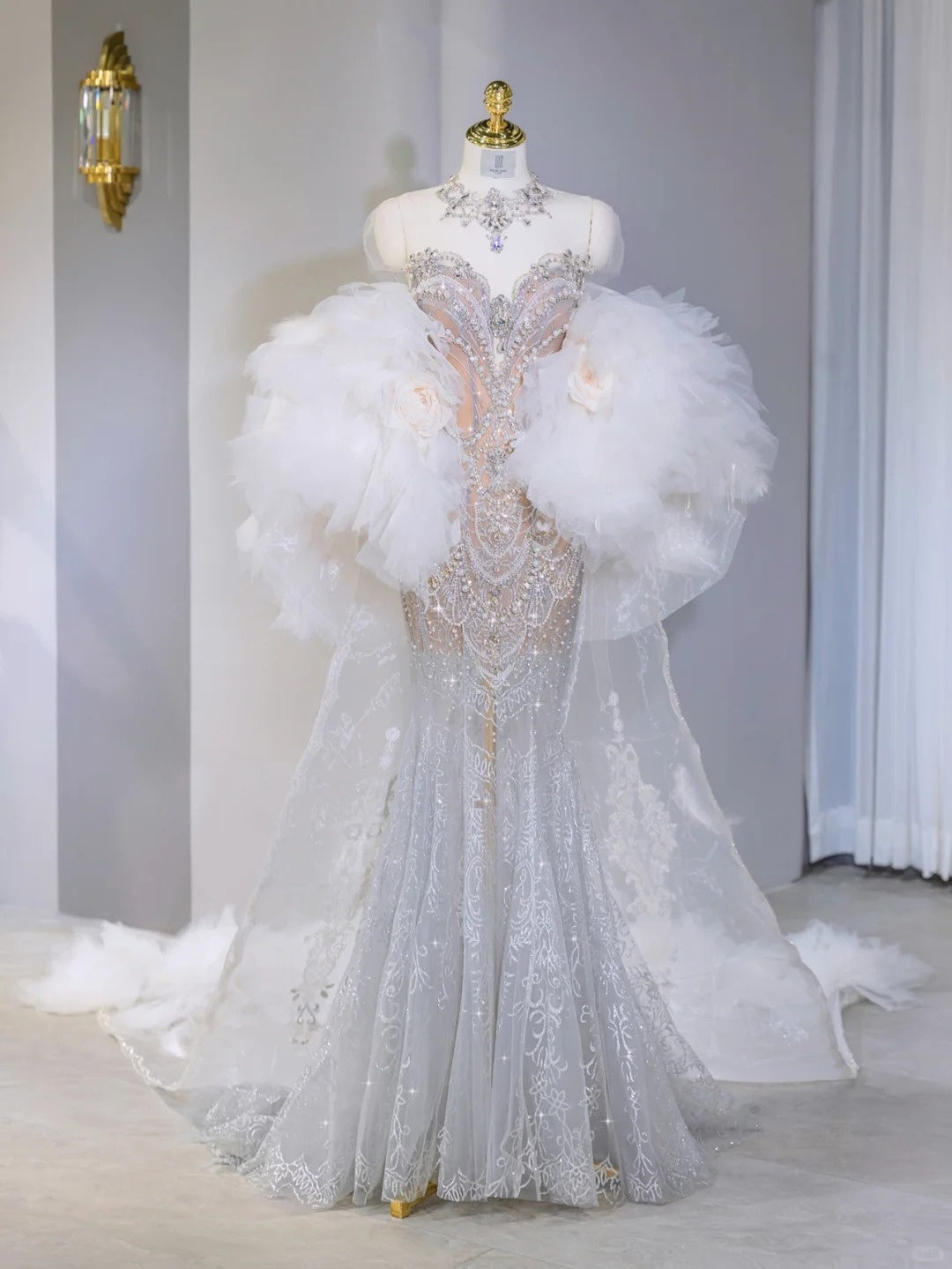 New Tendency Sweetheart Neck Crystal Accent Mermaid Hem Engagement Dress Chic Tulle Cape 3D Flowers Trim Beading Strapless Wedding Dress AP2119