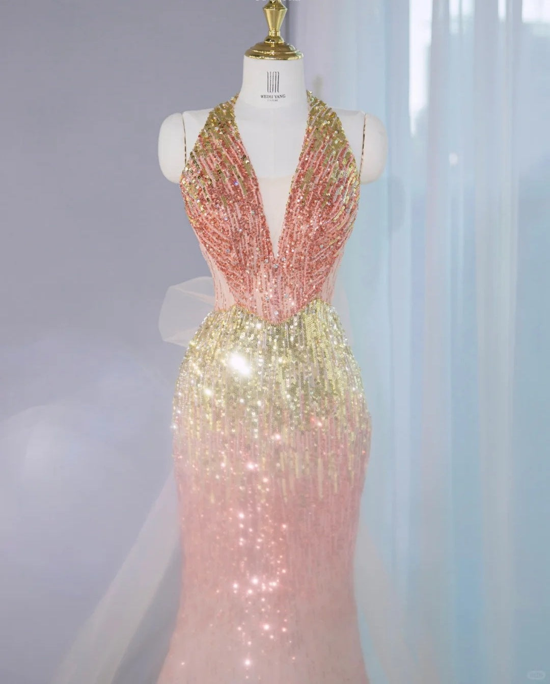 Opulent Gradient Sequins Trimmed Mermaid Hem Maxi Dress Vogue Tulle Bow Design Backless Halter Prom Dress AP2136