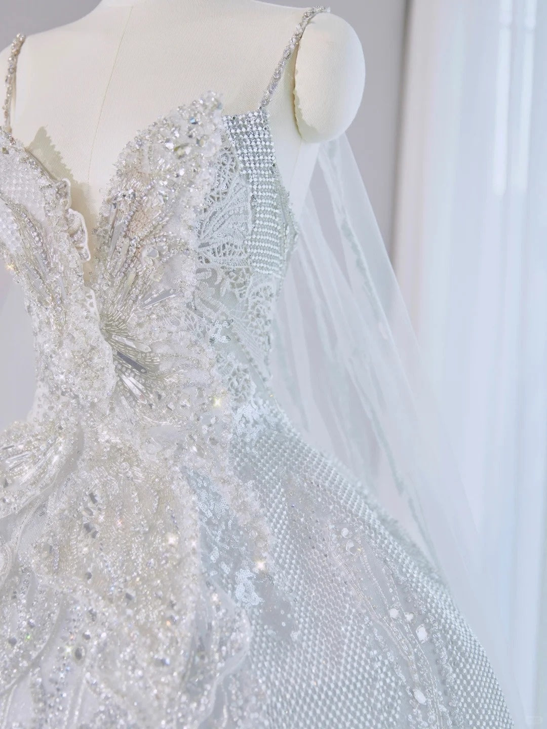 Exquisite Beading Spaghetti Strap Mini Dress Birthday Outfits Rhinestone Accent Homecoming Dress AP2138