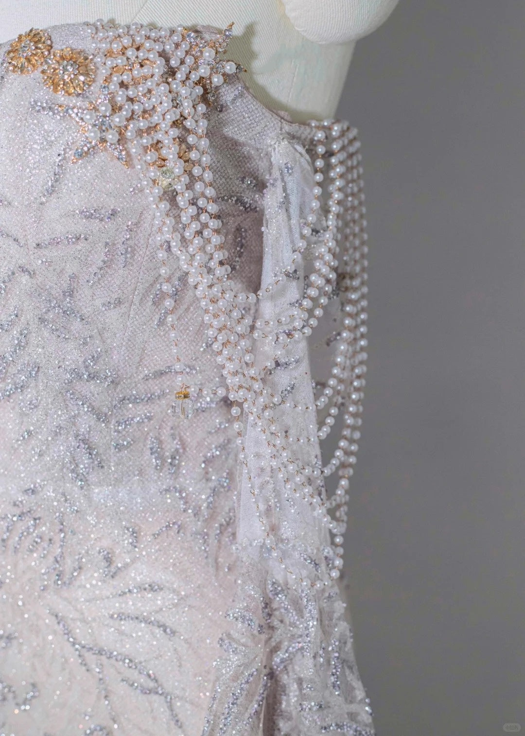 Romantic Off-Shoulder Beading Mermaid Bridal Dress Charming Long Bell Sleeve Sequins Accent Wedding Dress AP2150