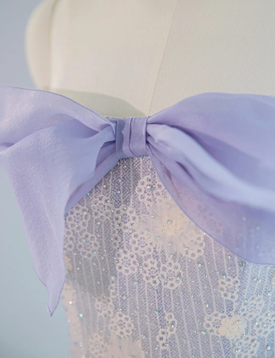 Dreamy Applique Strapless Sheer Mesh Overlay Big Bow Trim Maxi Dress Graceful A-Line Sequins Accent Formal Events Prom Dress AP2151