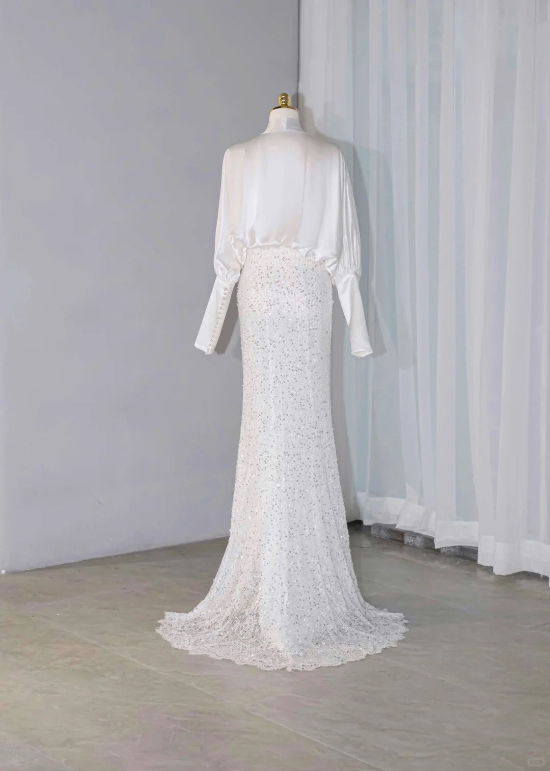 Elegant White Satin Deep V-Neck Sheath Maxi Dress Romantic Sparkling Crystal Floral Belt Long Sleeve Sequins Accent Prom Dress AP2161