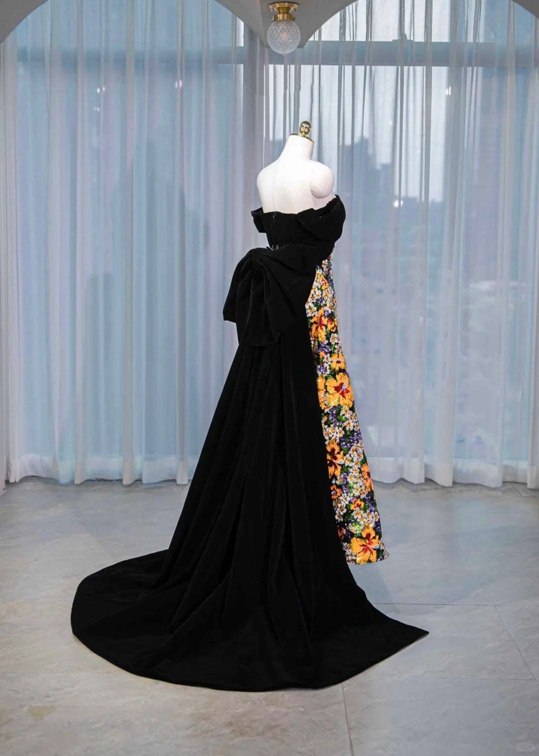 Vibrant Off-Shoulder Floral Sequins Accent Maxi Dress Vogue Black Velvet Splicing A-Line Prom Dress AP2163