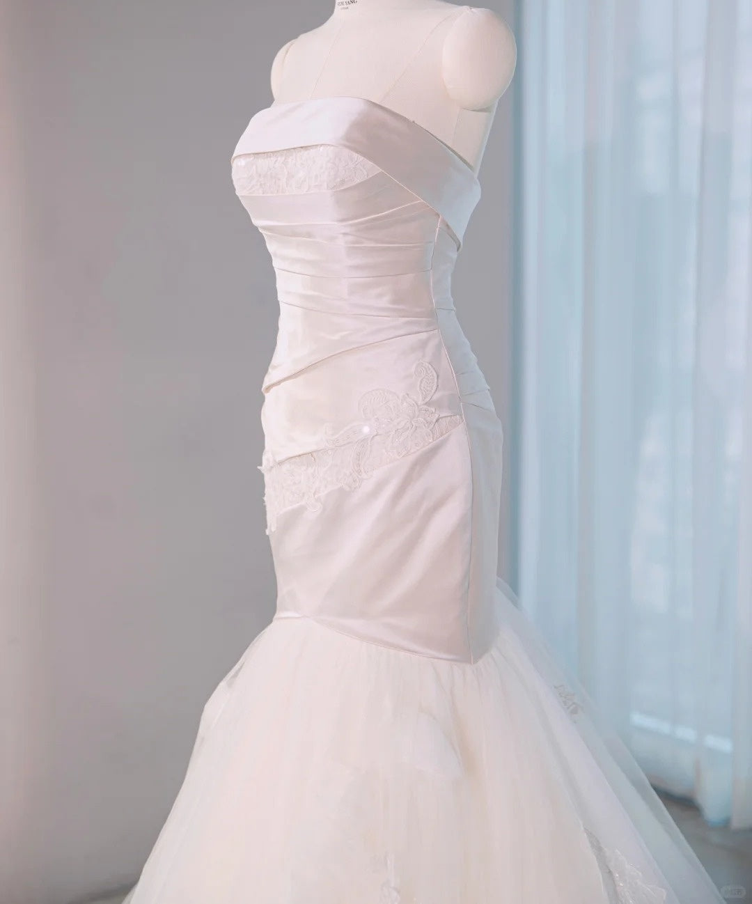 Graceful Mermaid Cascade Tiered Tulle Hem Bridal Dress Chic Sheath Applique Satin Corset Bodice Wedding Dress AP2164