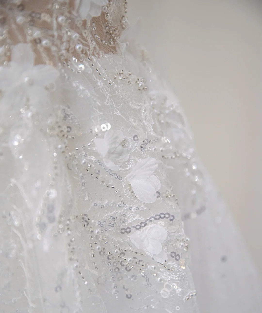 Exquisite 3D Floral Accent Sheer Mesh Off-Shoulder Maxi Dress Chic Beadig Sparkling Sequins Cascade Tulle Overlay Backless Prom Dress AP2172