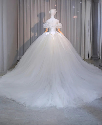 Romantic Ruffled Beading Puffy Off-Shoulder Bridal Dress Fashionable Cascade Tulle Layered A-Line Wedding Dress AP2173
