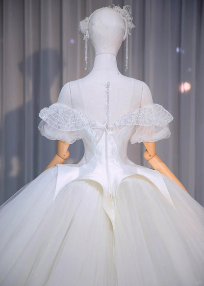 Romantic Ruffled Beading Puffy Off-Shoulder Bridal Dress Fashionable Cascade Tulle Layered A-Line Wedding Dress AP2173