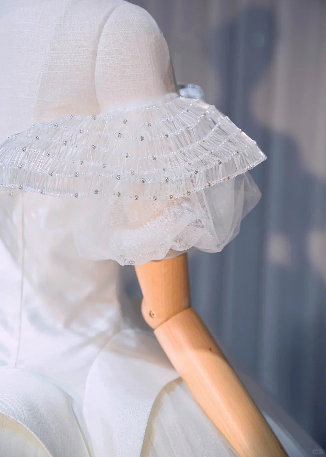 Romantic Ruffled Beading Puffy Off-Shoulder Bridal Dress Fashionable Cascade Tulle Layered A-Line Wedding Dress AP2173