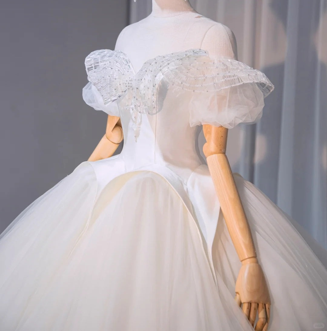 Romantic Ruffled Beading Puffy Off-Shoulder Bridal Dress Fashionable Cascade Tulle Layered A-Line Wedding Dress AP2173