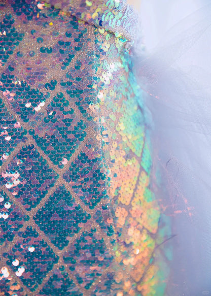 Luxurious Iridescent Sequins Evening Parties Maxi Dress Vibrant Spaghetti Straps Sheer Tulle Overlay Cutout Waist Prom Dress AP2179