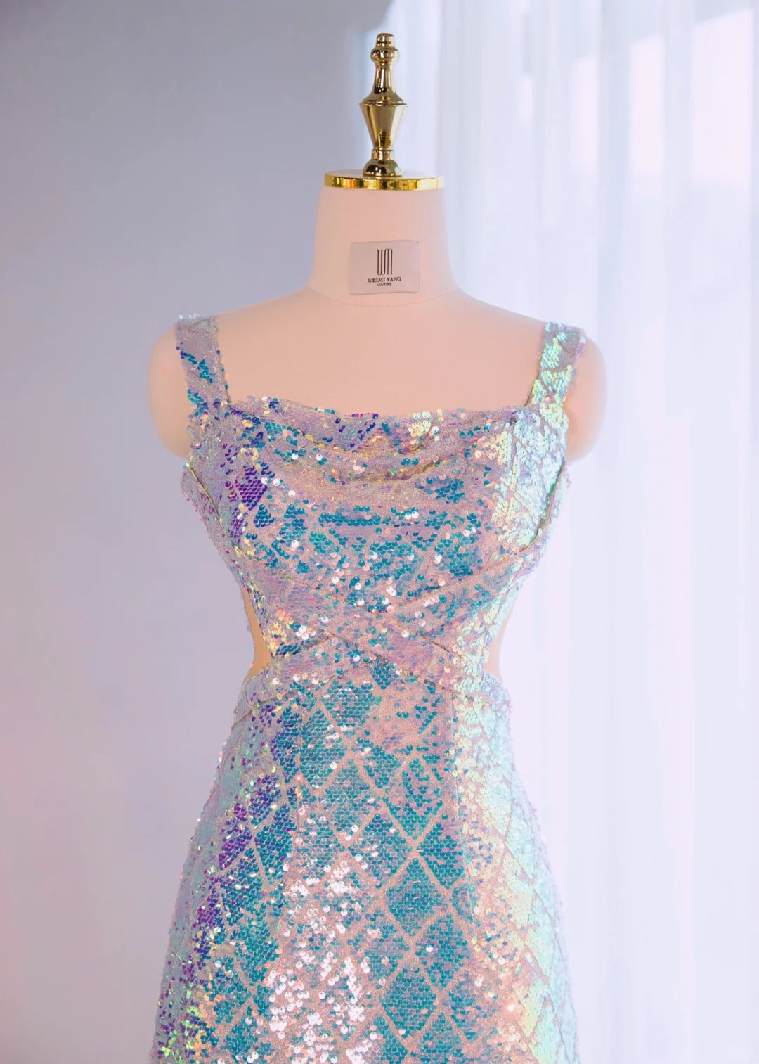 Luxurious Iridescent Sequins Evening Parties Maxi Dress Vibrant Spaghetti Straps Sheer Tulle Overlay Cutout Waist Prom Dress AP2179