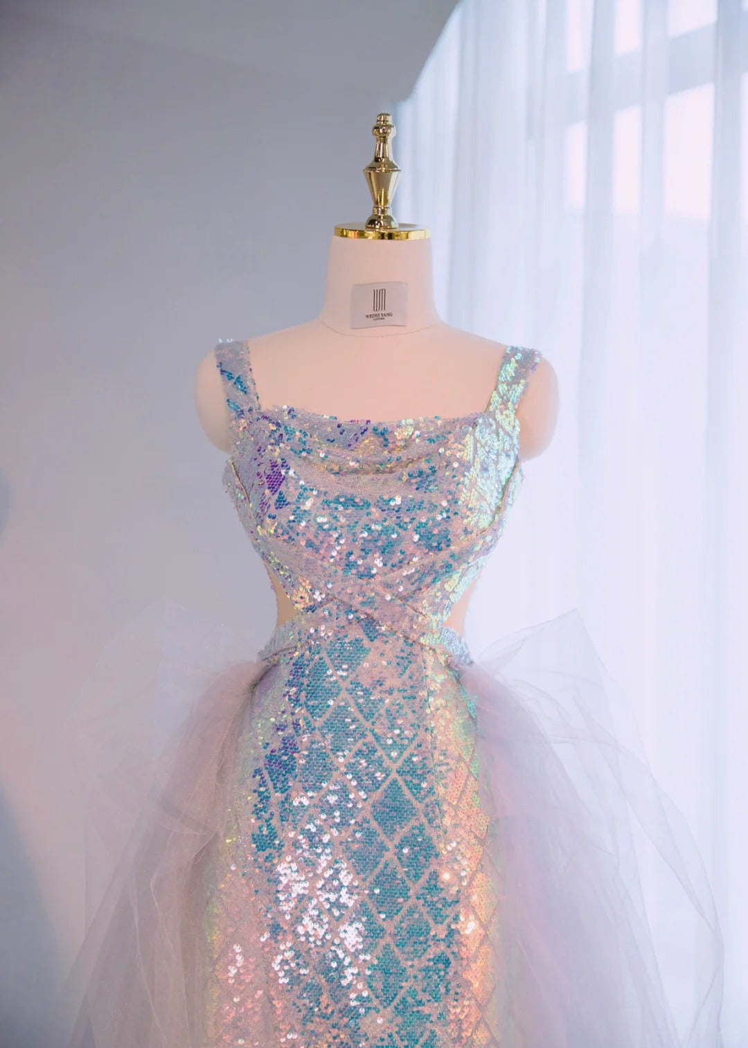 Luxurious Iridescent Sequins Evening Parties Maxi Dress Vibrant Spaghetti Straps Sheer Tulle Overlay Cutout Waist Prom Dress AP2179