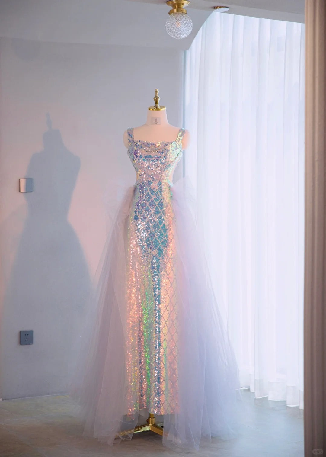 Luxurious Iridescent Sequins Evening Parties Maxi Dress Vibrant Spaghetti Straps Sheer Tulle Overlay Cutout Waist Prom Dress AP2179