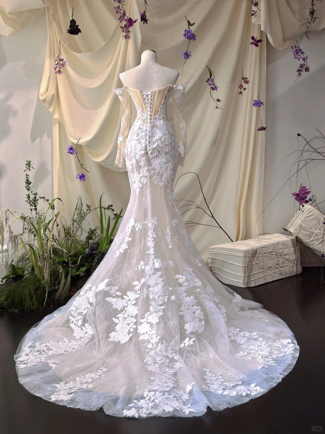 Chic Applique Off-Shoulder Mermaid Lace-Up Back Bridal Dress Elegant Long Sleeve Sheer Tulle Layered Wedding Dress AP2183