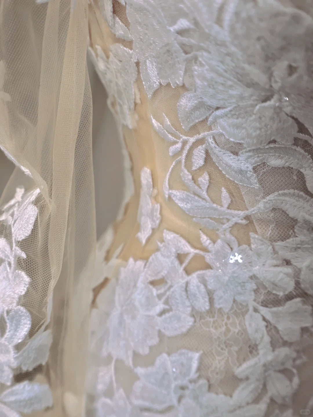 Chic Applique Off-Shoulder Mermaid Lace-Up Back Bridal Dress Elegant Long Sleeve Sheer Tulle Layered Wedding Dress AP2183