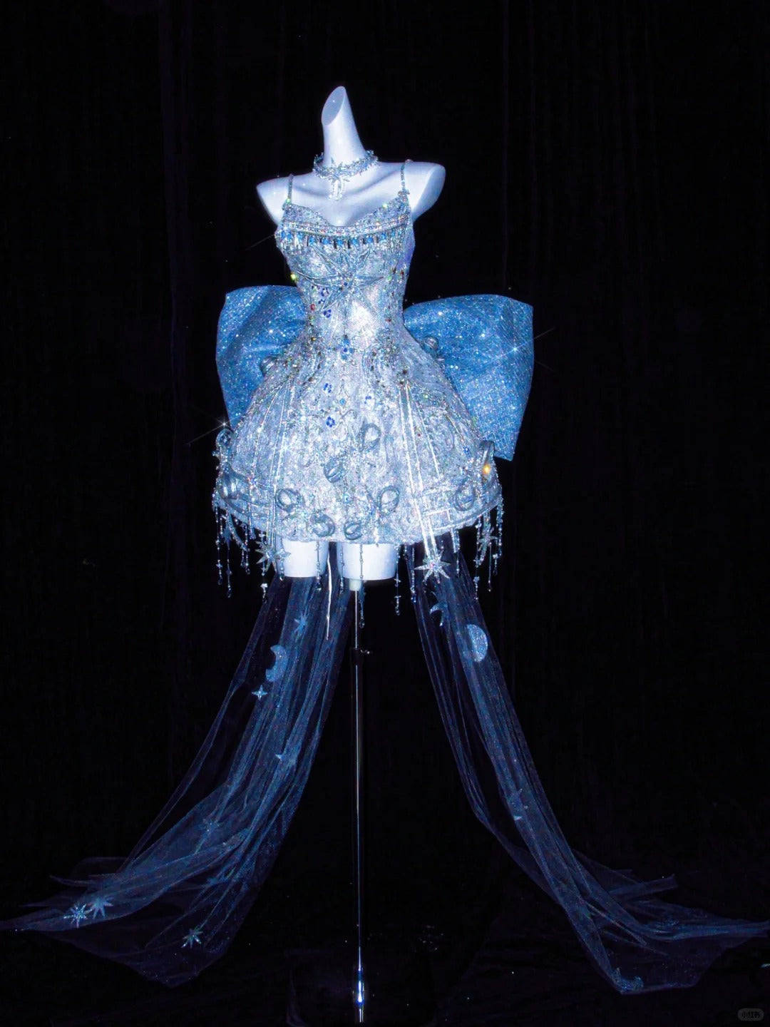 Stunning Dreamy Crystal-Embellished Spaghetti Strap Mini Dress Birthday Outfits Exquisite Giant Sparkly Bow A-Line Homecoming Dress AP2184