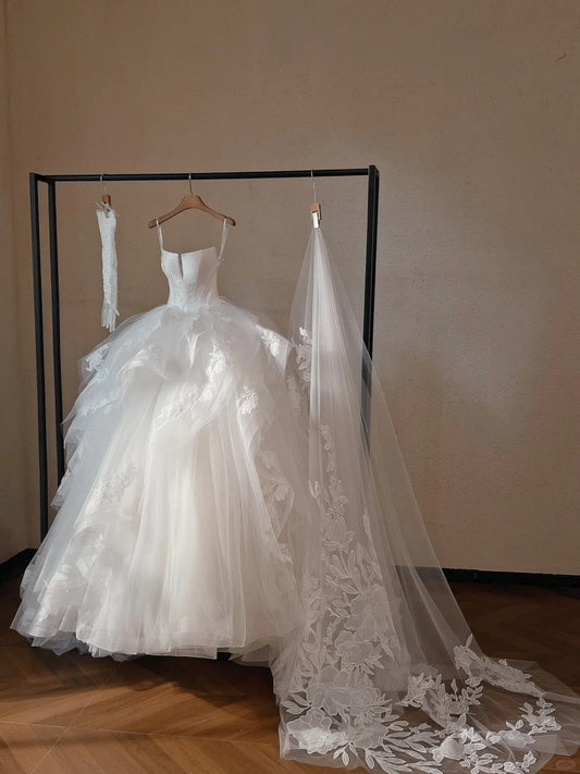 Classical Satin Bodice Cascade Ruffles Tulle Layered Bridal Dress Graceful A-Line Strapless Applique Wedding Dress AP2186