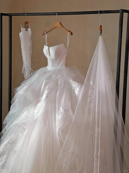 Classical Satin Bodice Cascade Ruffles Tulle Layered Bridal Dress Graceful A-Line Strapless Applique Wedding Dress AP2186