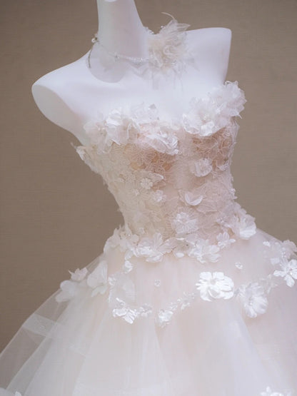Romantic 3D Floral Accent Applique Bridal Dress Charming Beading A-Line Strapless Layered Tulle Wedding Dress AP2189