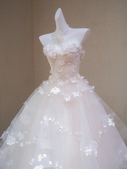 Romantic 3D Floral Accent Applique Bridal Dress Charming Beading A-Line Strapless Layered Tulle Wedding Dress AP2189