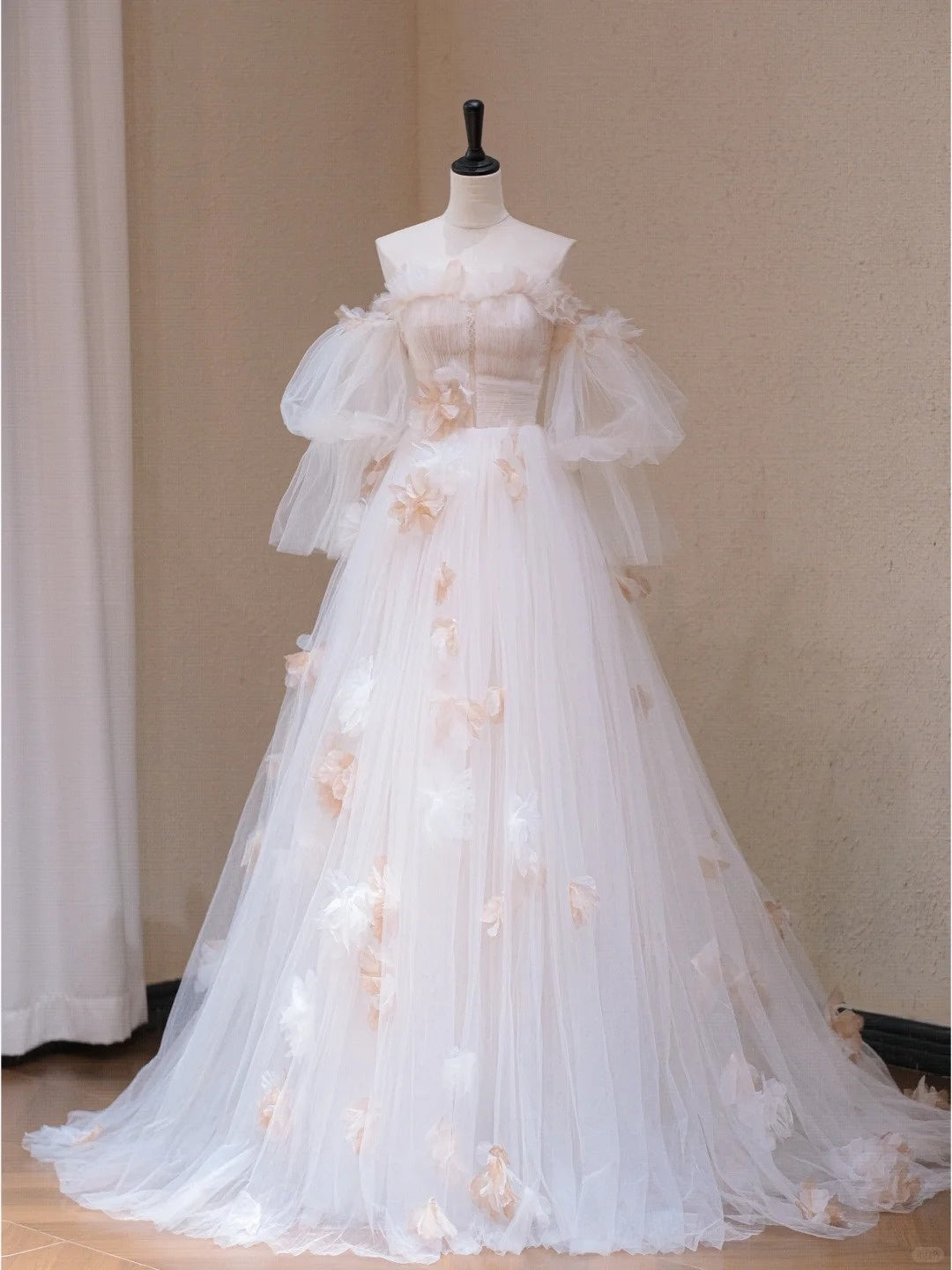 Gorgeous A-Line Puffy Tulle Sleeves Off-Shoulder Bridal Gowns Cascade Tulle Handmade Flowers Wedding Dress AP2190
