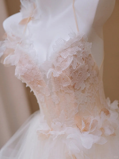 French-Inspired Handmade Flowers Trimmed Halter Bridal Dress Vintage A-Line Ruffled Cascade Tulle Hem Wedding Dress AP2191