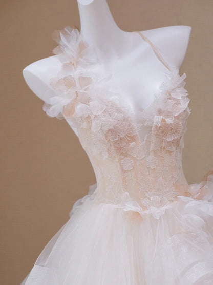 French-Inspired Handmade Flowers Trimmed Halter Bridal Dress Vintage A-Line Ruffled Cascade Tulle Hem Wedding Dress AP2191