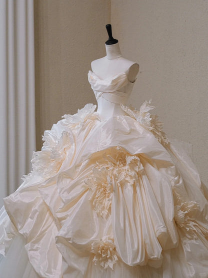 Luxurious Flowing Tulle Train 3D Floral Details Bridal Dress Artistic Satin Draping Strapless A-Line Wedding Dress AP2193