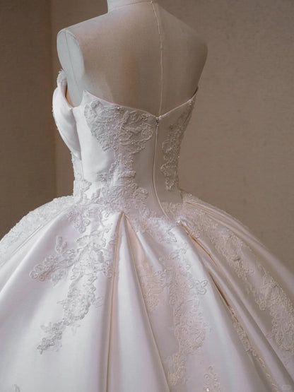 Romantic Satin Applique Strapless Bridal Dress Timeless Beading A-Line Draped Neckline Wedding Dress AP2195