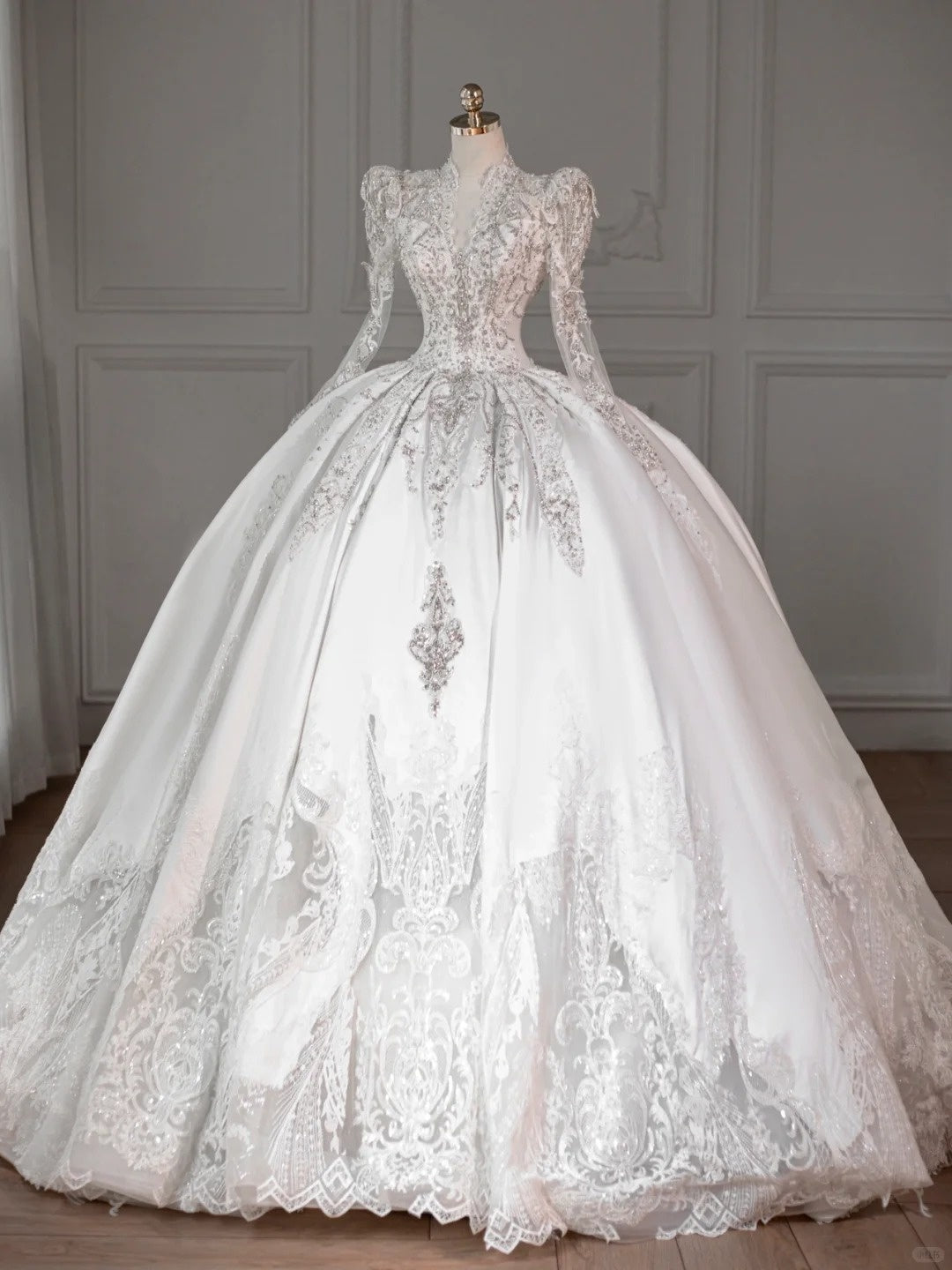 Charming Crystal Tulle Accents Long Sleeve Bridal Dress Exquisite Splicing Mesh Neckline Beaded A-Line Wedding Dress AP2202