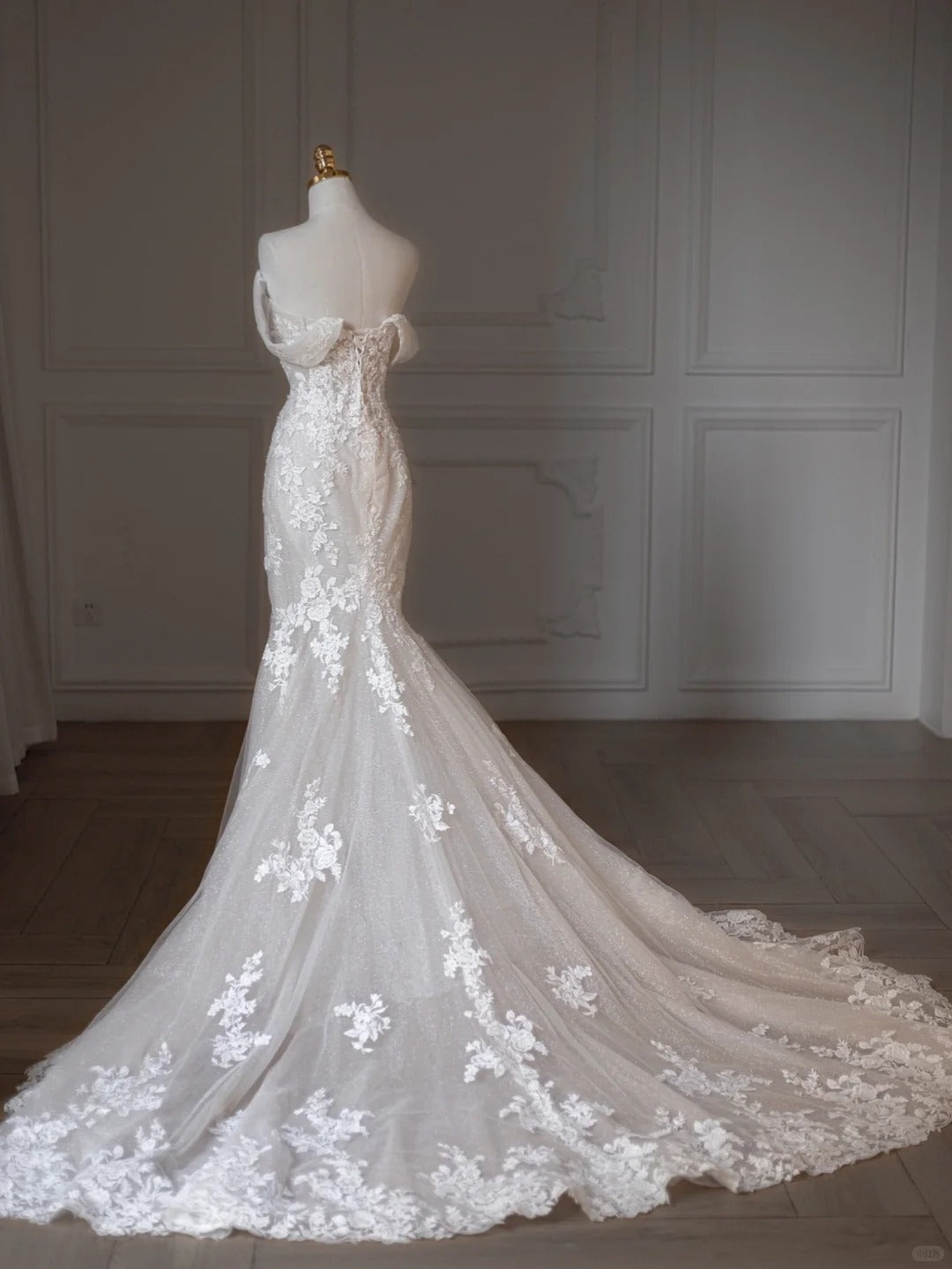 Charming Off-Shoulder Applique Mermaid Maxi Dress Dreamy Cascade Tulle Hem Beading Wedding Dress AP2205