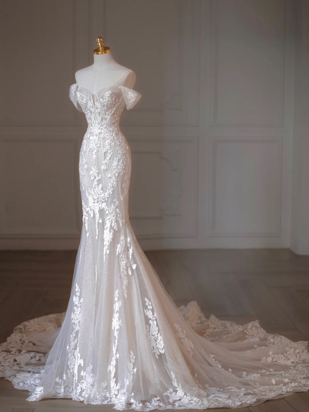 Charming Off-Shoulder Applique Mermaid Maxi Dress Dreamy Cascade Tulle Hem Beading Wedding Dress AP2205