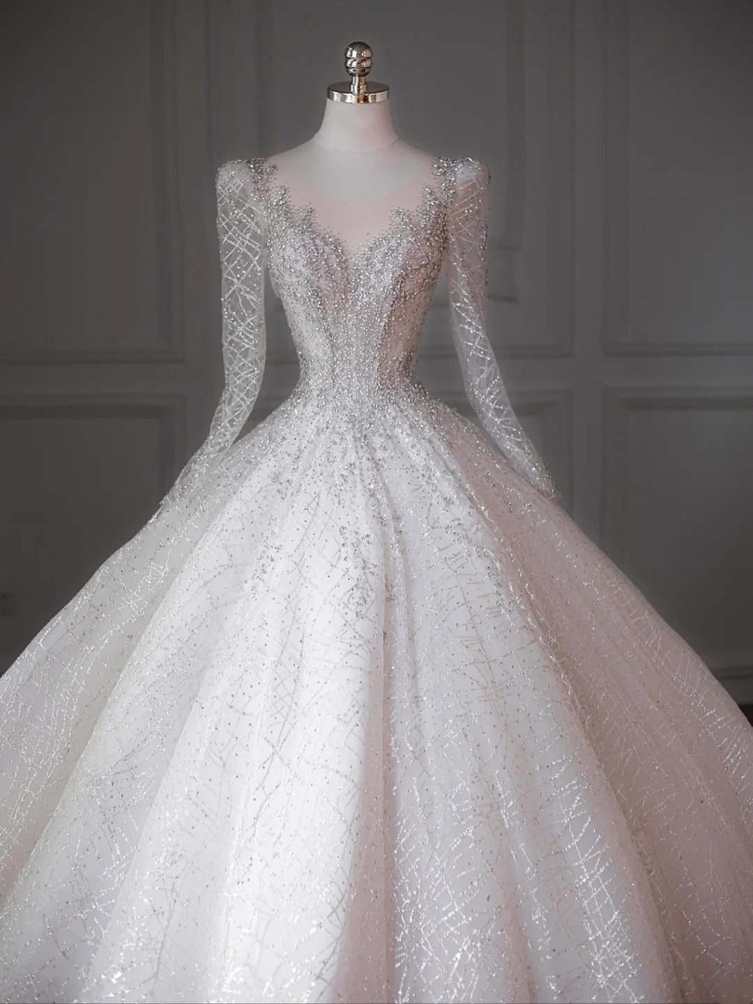 Dreamy Crystal Accents Tulle Long Sleeve Big Bow Detail Bridal Dress Elegant Splicing Mesh Round Neck A-Line Wedding Dress AP2207