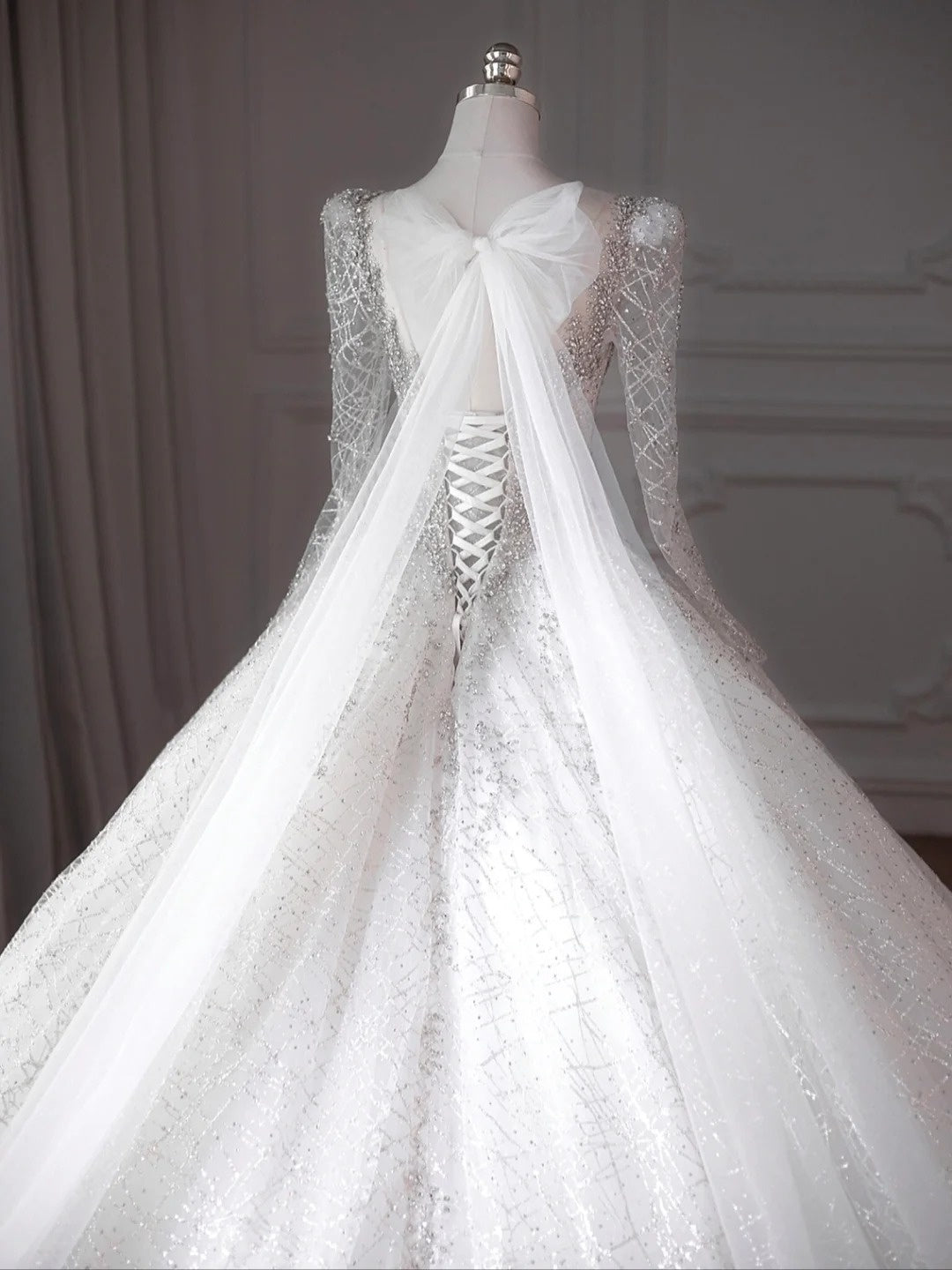 Dreamy Crystal Accents Tulle Long Sleeve Big Bow Detail Bridal Dress Elegant Splicing Mesh Round Neck A-Line Wedding Dress AP2207