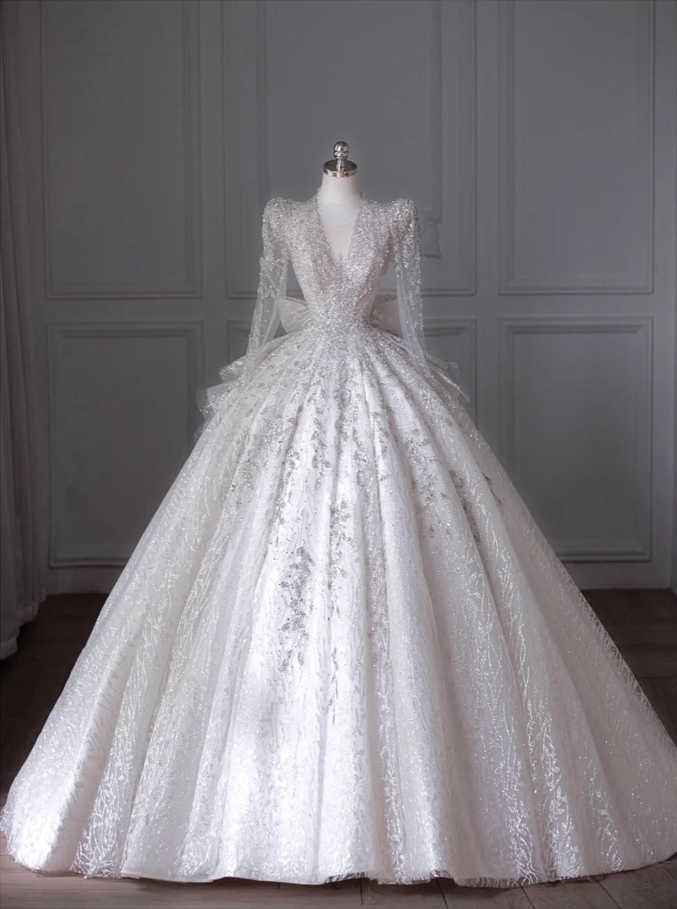 Exquisite Sheer Tulle Long Sleeve A-Line Bridal Dress French Style Mesh Trimmed Neckline Beading Applique Lace-Up Cutout Back Wedding Dress AP2208