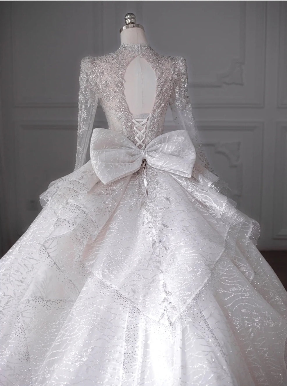 Exquisite Sheer Tulle Long Sleeve A-Line Bridal Dress French Style Mesh Trimmed Neckline Beading Applique Lace-Up Cutout Back Wedding Dress AP2208